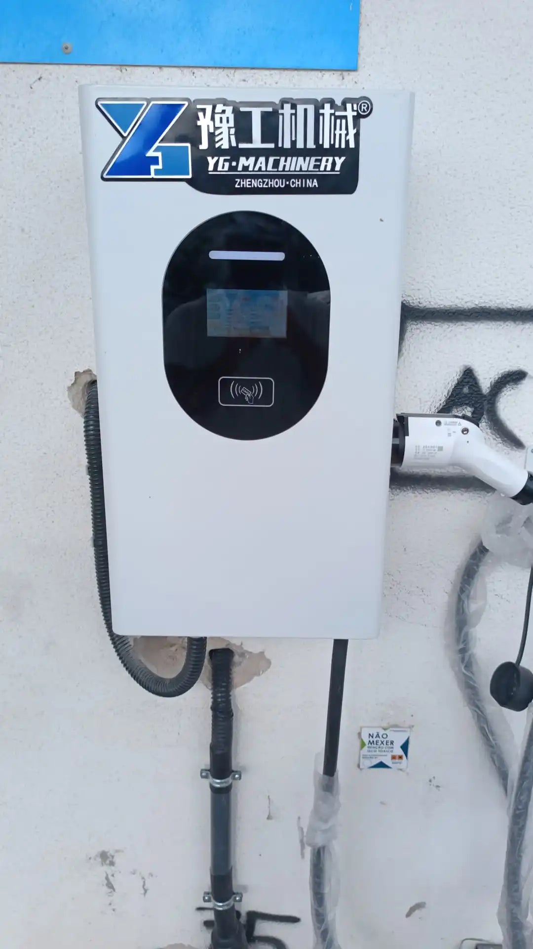 E Color DC Fast EV Charging Station CCS1 CCS2 NACS 240kW