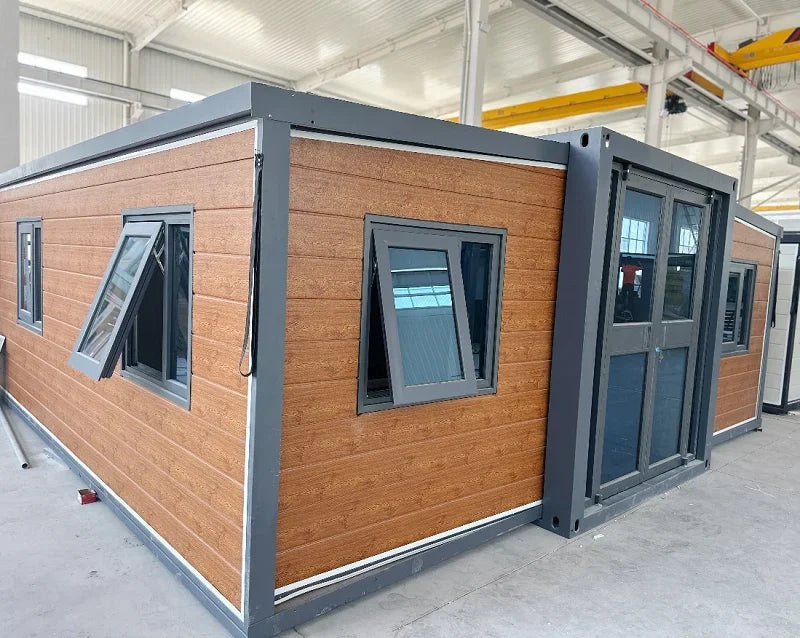 Silver Color Expandable Steel Frame Container Home With 3 Rooms